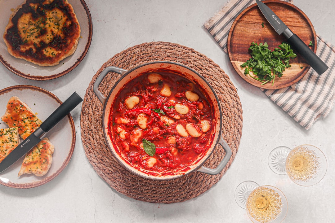 Vegan Shakshuka with naan bread